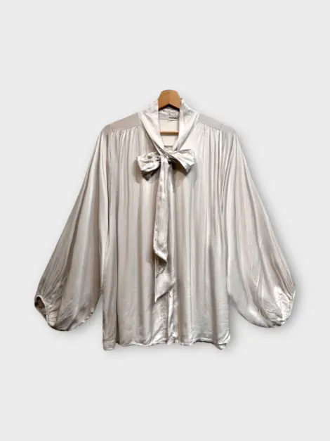 Chemise blouse 100% en viscose très fluide et évasé col lavallière