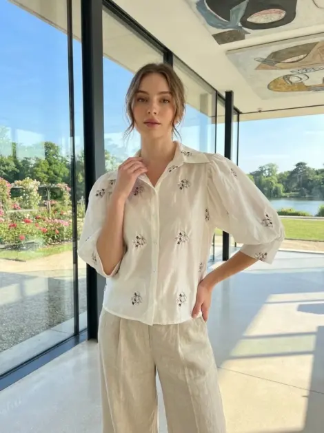 Chemise/Blouse en tencel à broderies et manches bouffantes, effet soie