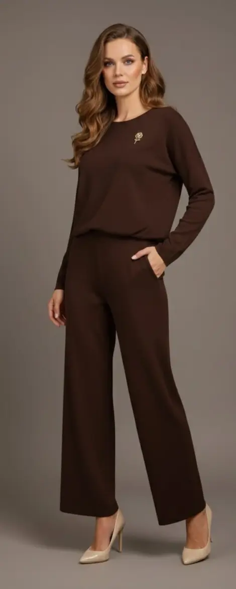 Ensemble chic & confortable avec détail brodé