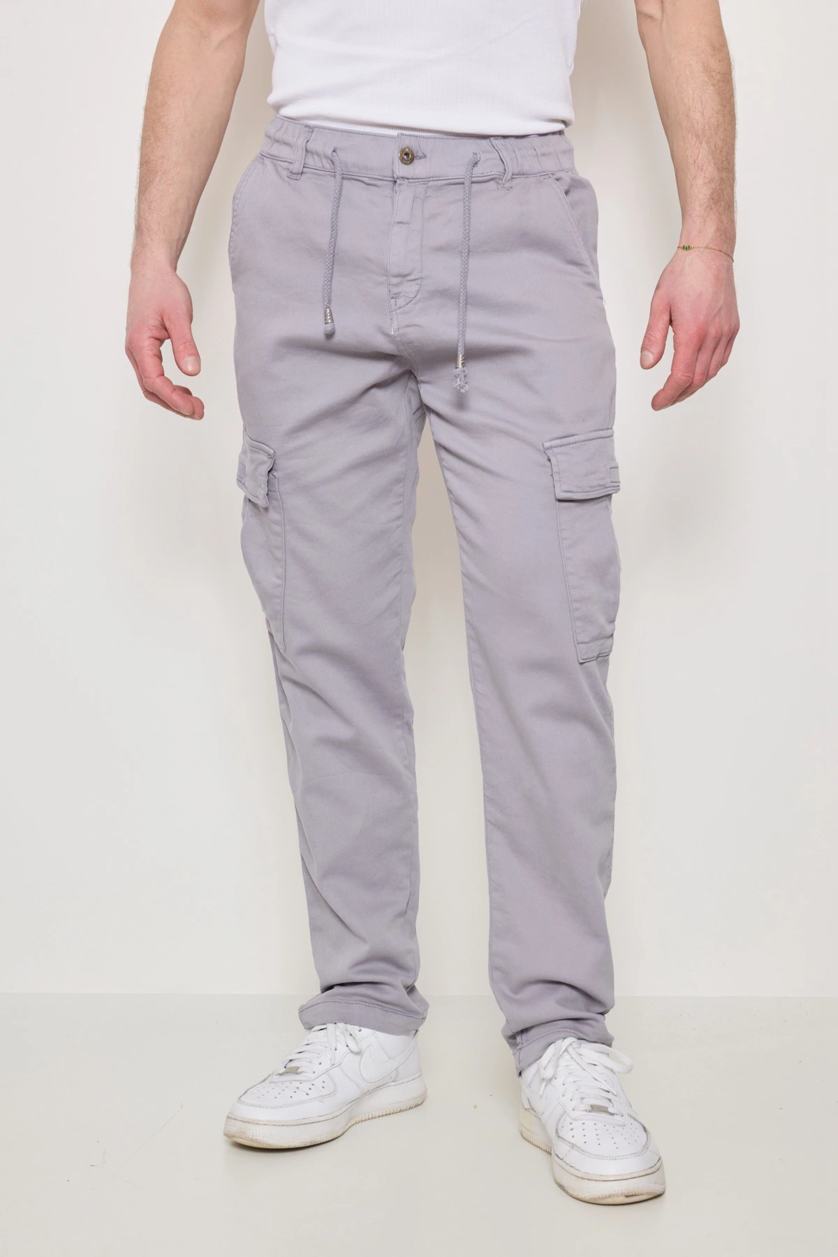 pantalon-cargo-homme-avec-cordon-de-serrage_gris_67b4670bb5602