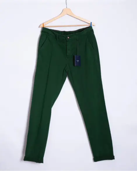 Pantalon chinos coupe regular simple uni