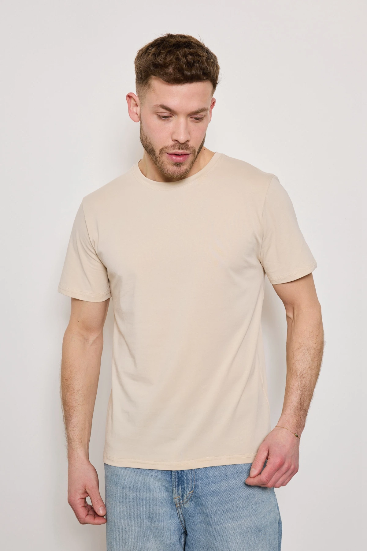 t-shirt-uni-simple-homme-col-rond-manche-court_beige_67bc8526e84e8