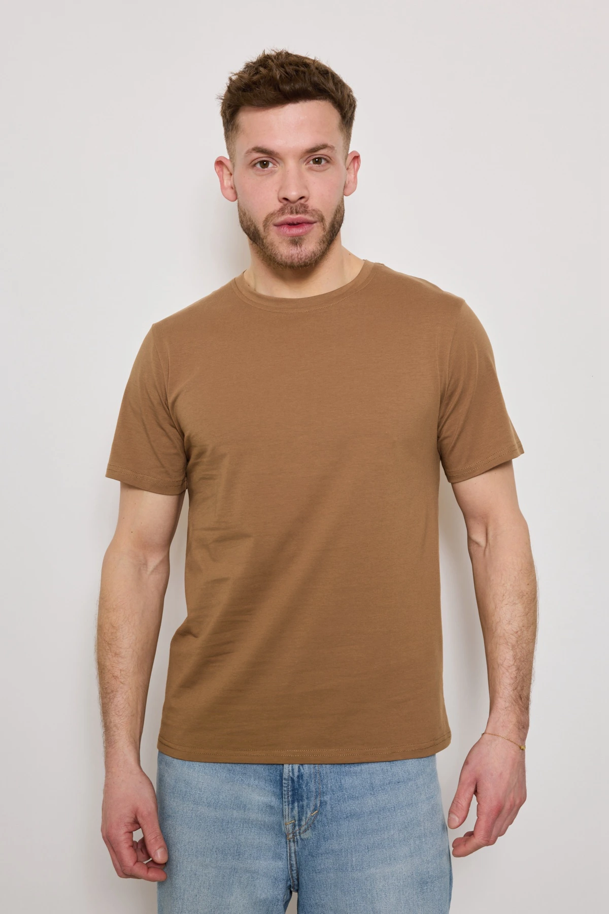 t-shirt-uni-simple-homme-col-rond-manche-court_chocolat_67e2bdf27e23c
