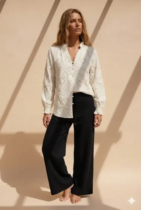 Blouse brodée lumière d’été