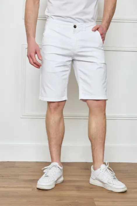 Bermuda simple uni homme deux poches arrières boutonnées