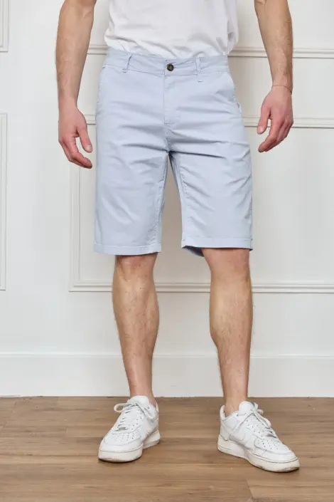 Bermuda simple uni homme deux poches arrières boutonnées