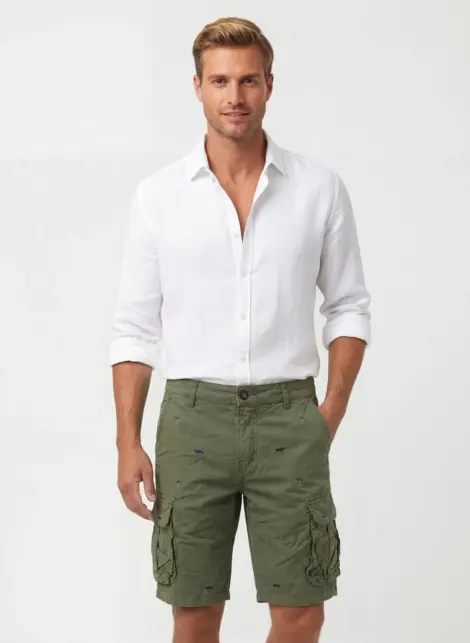 Bermudas uni homme au dessus des genoux, brodés de palmiers léopoard et rhinocéros