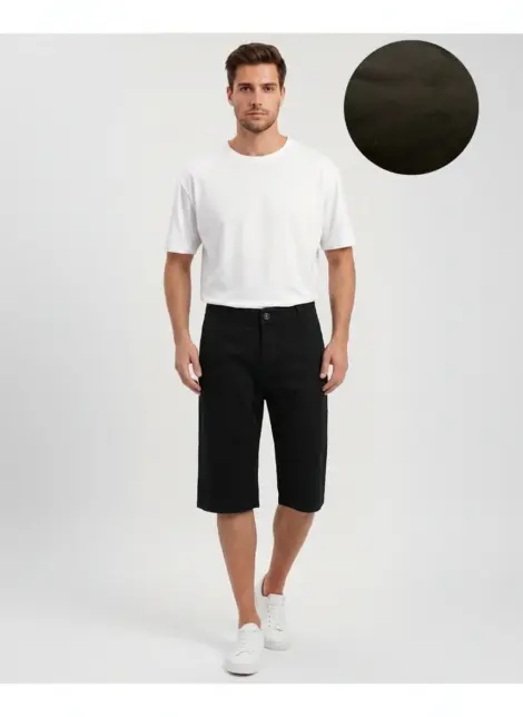 Bermudas uni homme jusqu'au genoux