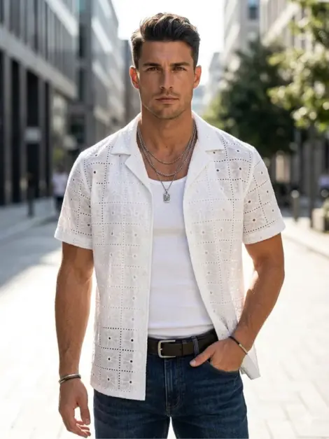 Chemisette uni homme avec style broderie anglaise aux formes géométriques
