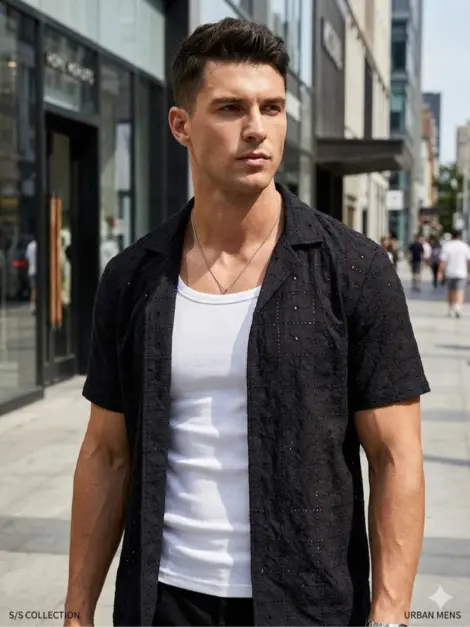 Chemisette uni homme avec style broderie anglaise aux formes géométriques