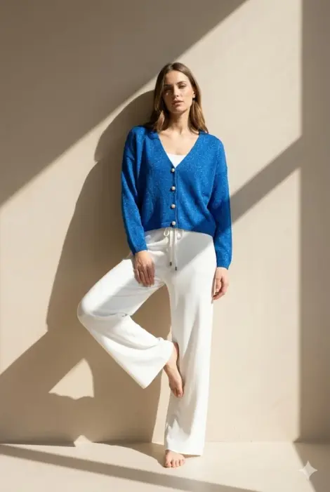 Cardigan court en maille fine – Boutons perles