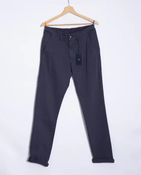 Pantalon chinos coupe regular simple uni