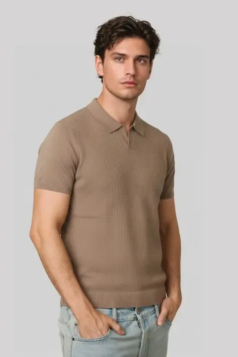Polo uni homme col v, mailles côtelée à manches courtes