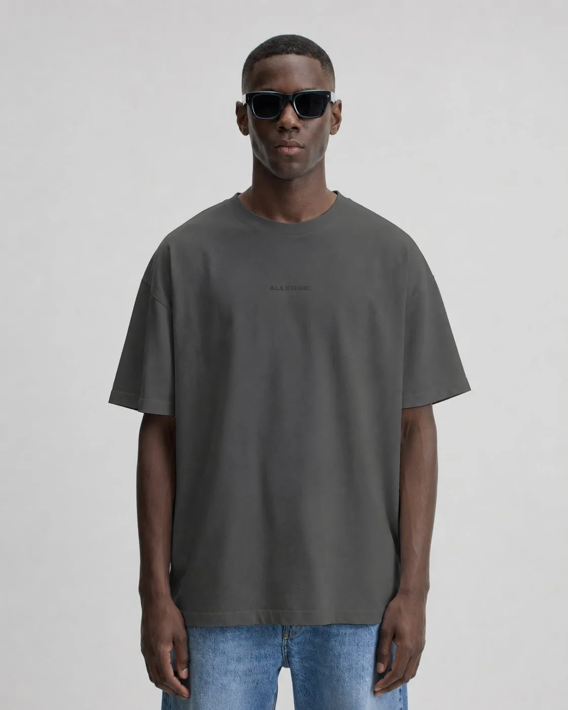 t-shirt-gris-fonce-oversize-graphic_gris_6a351b7c6a993