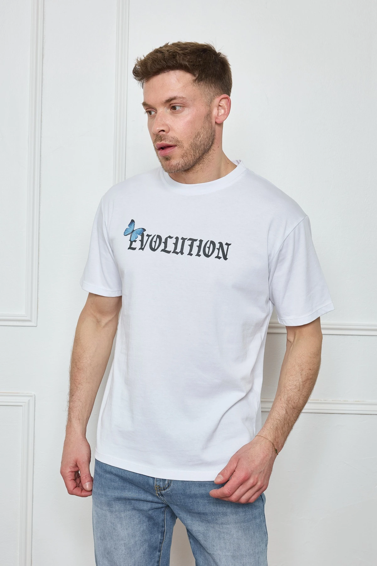 t-shirt-homme-uni-col-rond-manches-courtes-motif-papillon_blanc_67f542cc893b1