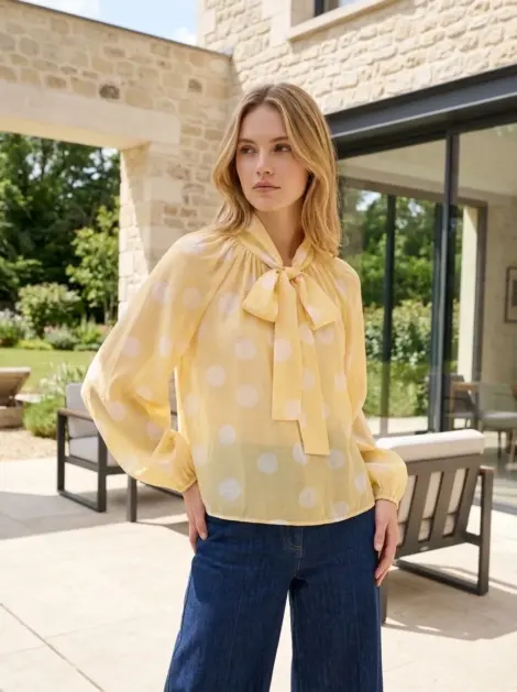 Blouse à pois avec nœud au cou