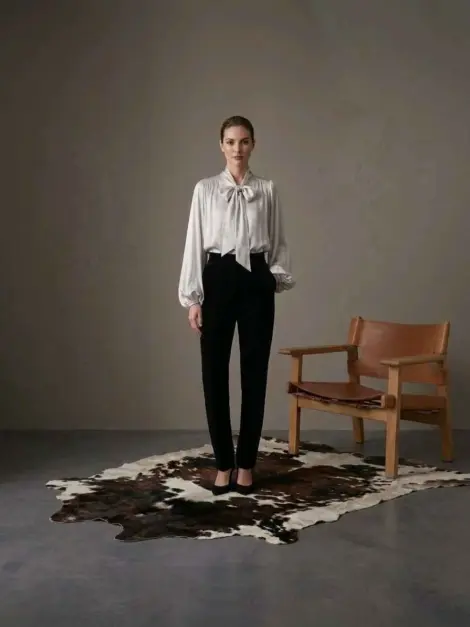 Chemise blouse 100% en viscose très fluide et évasé col lavallière