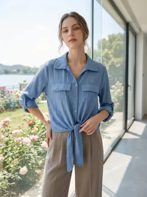 Chemise blouse en viscose fluide à nouer orné de boutons et fausses poches