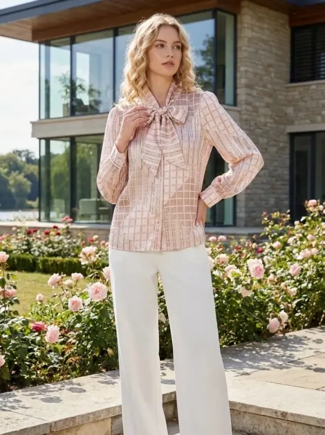 Chemise blouse fluide à imprimé, col lavallière manches longues effet soie