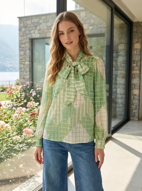 Chemise blouse fluide à imprimé, col lavallière manches longues effet soie