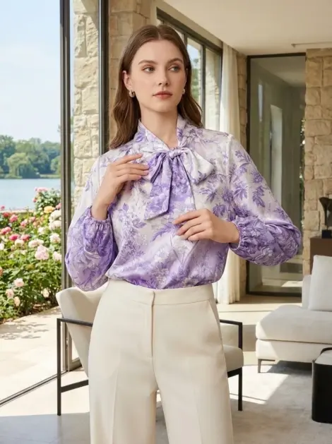 Chemise blouse fluide imprimé fleuri et broderie à col lavallière - soie sati