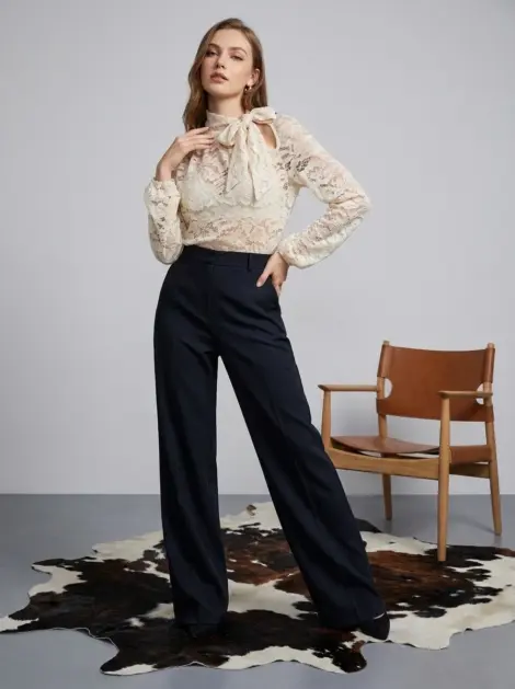 CHEMISE EN DENTELLE À COL ROND NOEUD MANCHES LONGUES DÉTAILS COTON EFFET SOIE