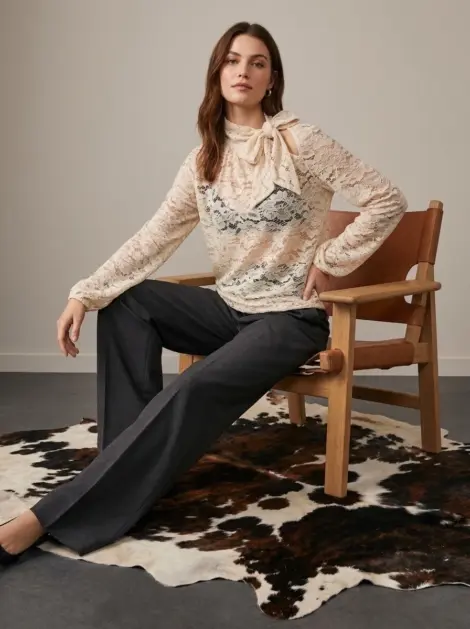 CHEMISE EN DENTELLE À COL ROND NOEUD MANCHES LONGUES DÉTAILS COTON EFFET SOIE