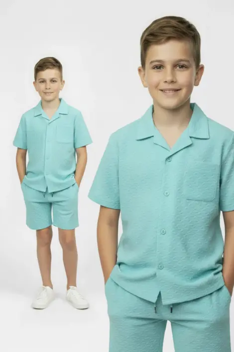 Chemise imprimé enfant avec short assorti et motifs sur le tissu