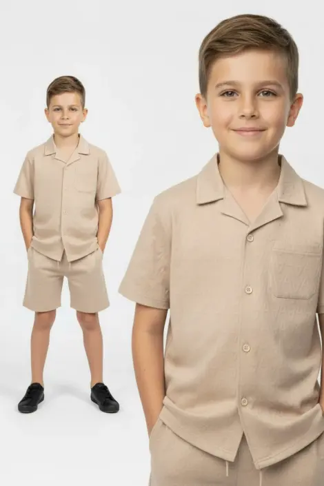 Ensemble enfant chemise short avec motifs sur le tissu