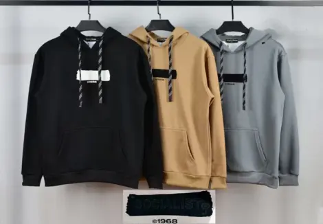 Sweat uni à capuche motif" C1968"