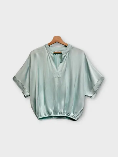 Top blouse fluide en viscose col tunisien manches courtes 3/4 évasées volantes