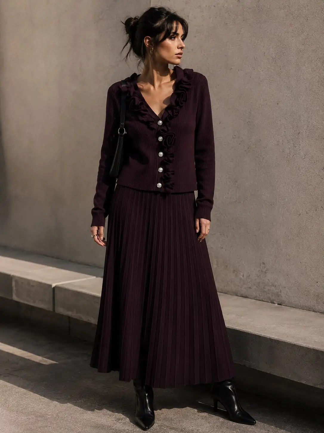 ensemble-cardigan-volante-et-jupe-plissee_prune_6a832f4baf8f2