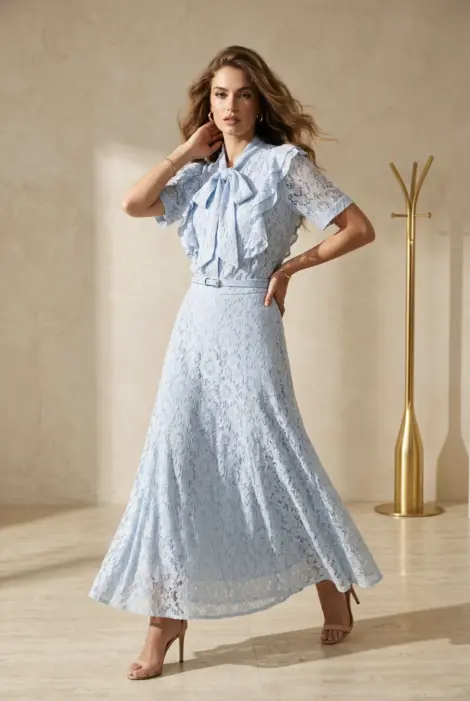 Ensemble dentelle chic avec blouse volantée et jupe longue
