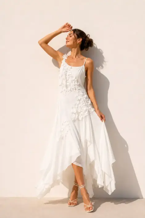 Robe asymétrique fleur cascade