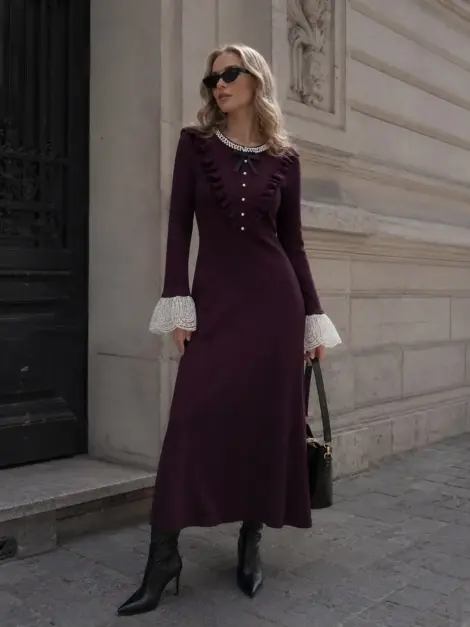Robe longue à volants et dentelle