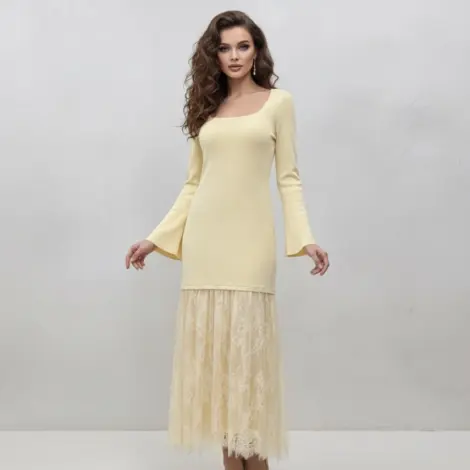 Robe longue en maille avec bas en dentelle